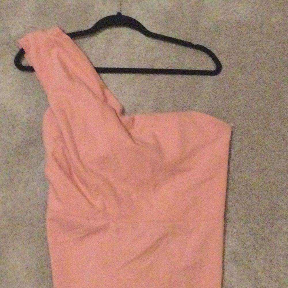ONE SHOULDER RUFFLE BACK - Picture 2 of 11
